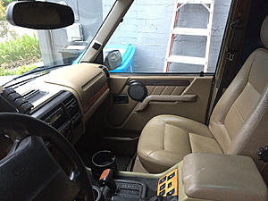 1998 Discovery 1 LE - White on Beige-interior.jpg