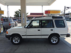 1998 Discovery 1 LE - White on Beige-shell-gas.jpg
