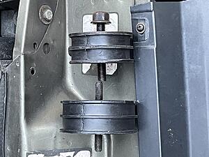 Engine mounts-img_0409.jpg