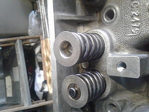 Time to Rebuild Bottom End-valvespringnoretainer.jpg