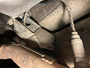 Downstream passenger O2 sensor wire routing-photo930.jpg