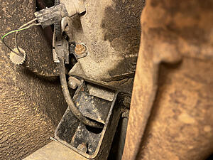 Downstream passenger O2 sensor wire routing-photo501.jpg