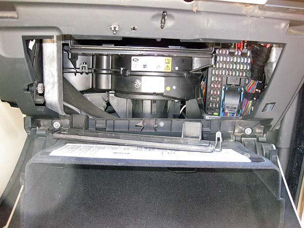 Land Rover Discovery 2 Fuse Box Location