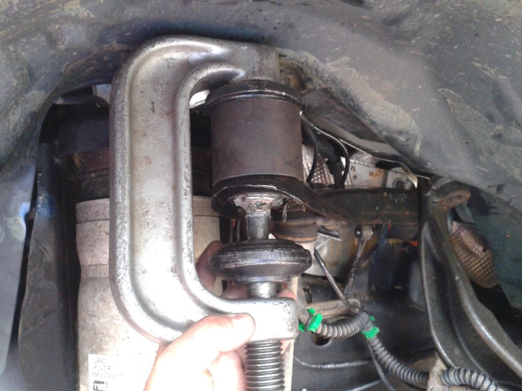 Lr3 Upper Ball Joint Replacement How To Land Rover Forums Land Rover Enthusiast Forum