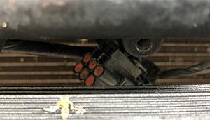 LR3 mystery connector behind grill-img_4399.jpg