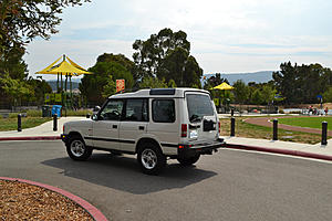 1998 Discovery 1 Chawton White on Bahama Beige-rover-1-.jpg